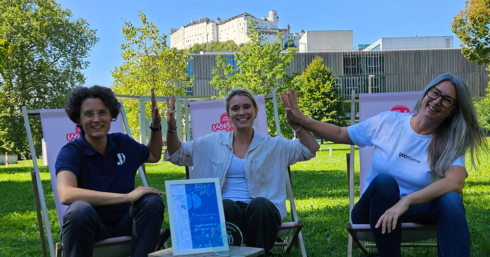 Team webgras feiert entspannt den JOtto vor der Feste Hohensalzburg