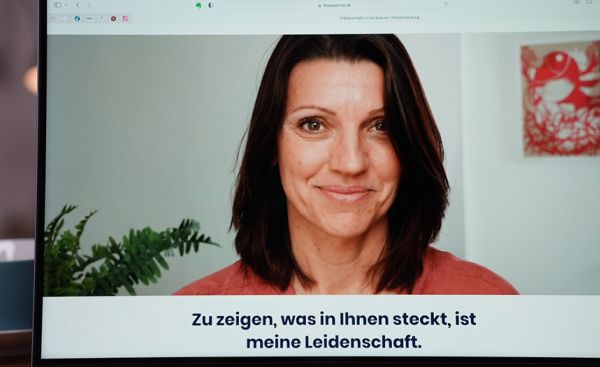 Lisa Querner beim Videodreh