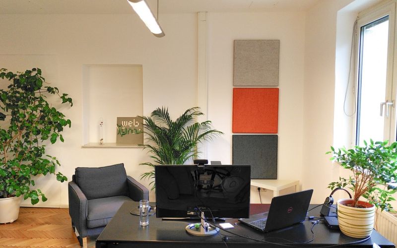 webgras Büro mit Schreibtisch